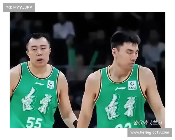 李晓旭调侃杨鸣“逼练”语录爆红，辽篮更衣室凸显兄弟情谊